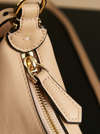 フェンディバッグ着用イメージ